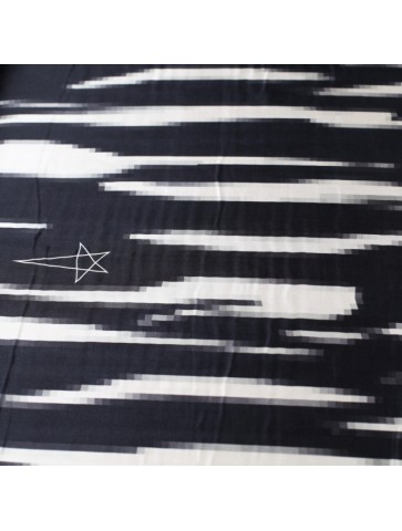 Rakstains zīds ar zvaigznēm